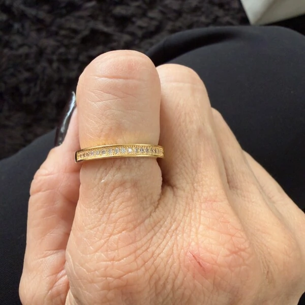 1/2 Aliança com Zircônias Caixa Retangular em Dourado