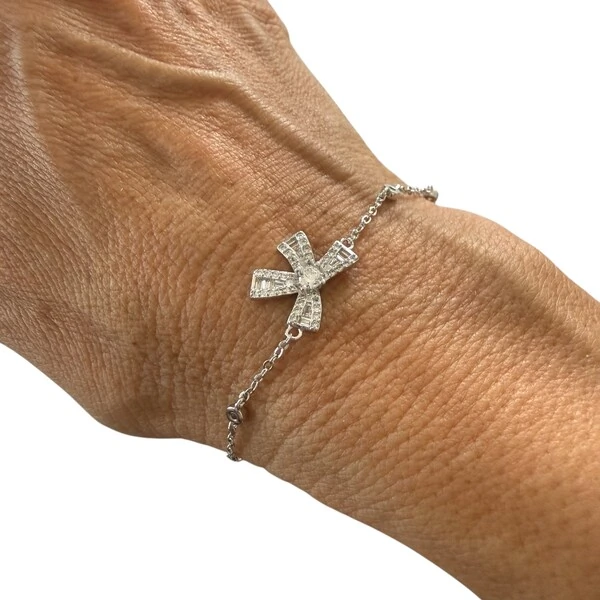 Pulseira Laço Cravejado com Zircônia em Ródio