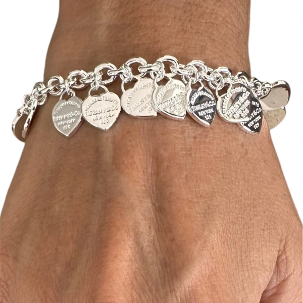 Pulseira com Corações Pendurados em Prata 925