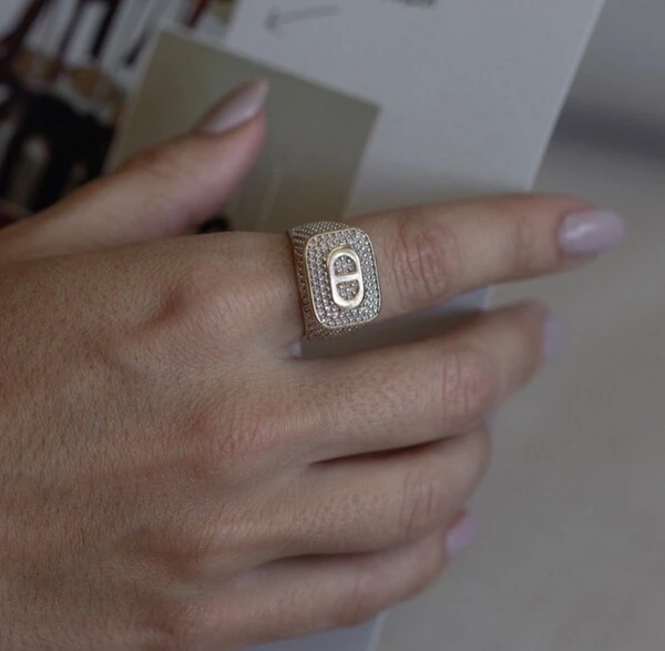 Anel Diore Cravejado com Zircônias em Dourado