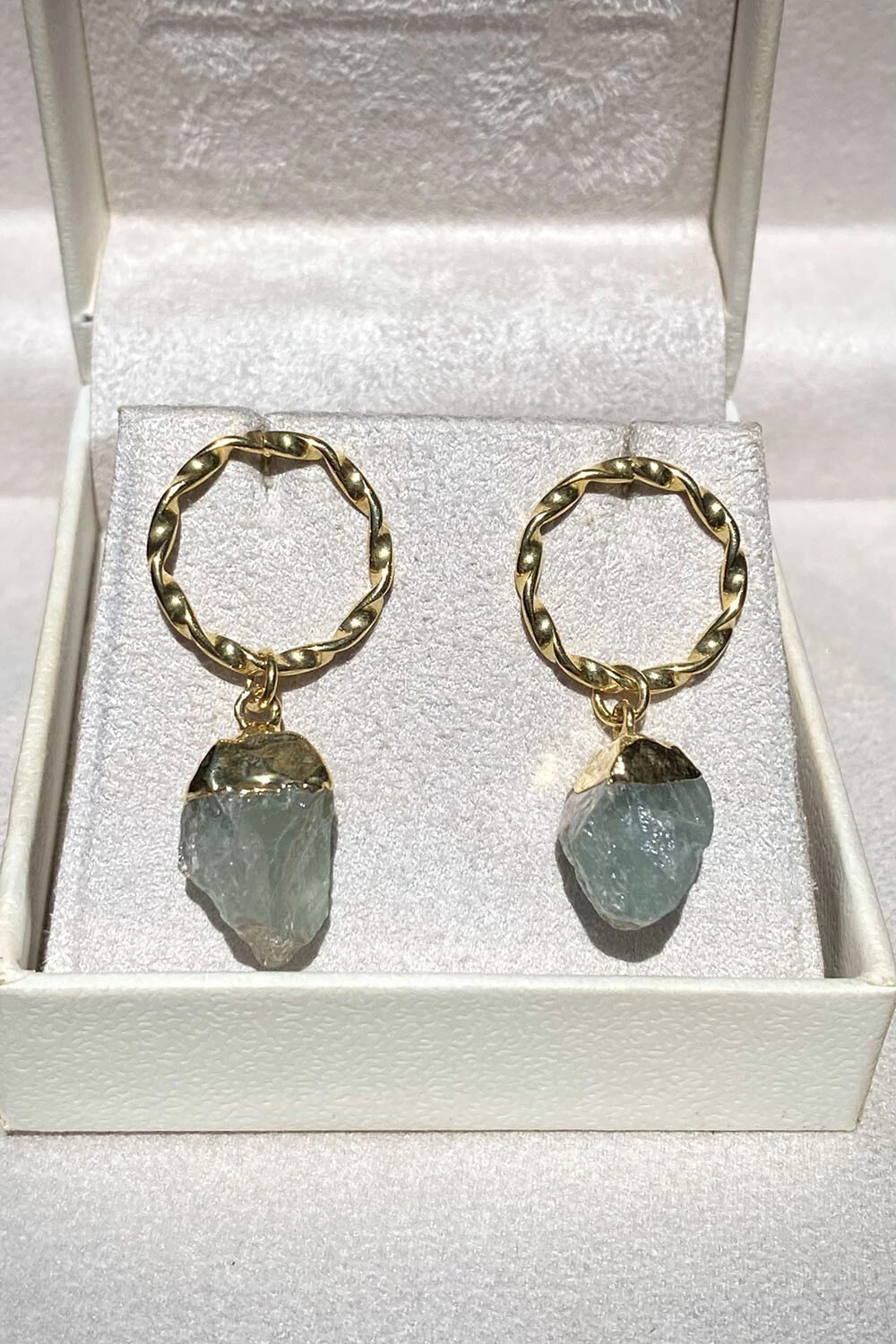 FotoBrinco Pedra Ágata Verde Ouro 18k