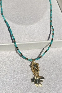 Colar Pedra Natural Turquesa Pingente Peixe Articulado Dourado