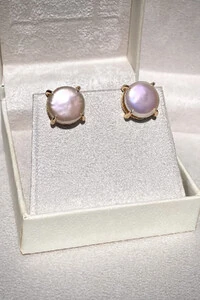 Brinco Botão Pérola Barroca Furtacor Ouro 18k