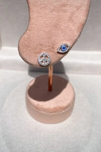 Brinco Paz e Amor Zircônias Prata 925