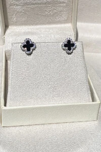 Brinco Trevo Zircônias P Ônix Prata 925 Ródio Branco