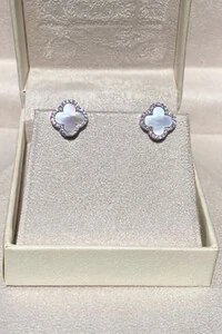 Brinco Trevo Zircônias M Madrepérola Prata 925 Ródio Branco