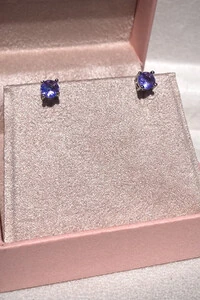 Brinco Ponto luz 5MM Lavanda Zircônia Ródio Branco