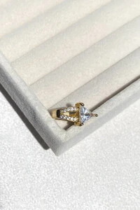 Fake Piercing Zircônias Triângulo Dourado