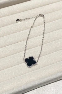 Pulseira Trevo Onix M Prata 925 no Ródio Branco