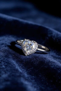 Anel Coração Moissanite 7x7 MM Prata 925 Ródio Branco