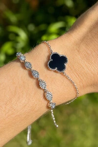 Pulseira Trevo Onix M Prata 925 no Ródio Branco