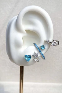 Fake Piercing Earhook Zircônias Azuis Ródio Branco