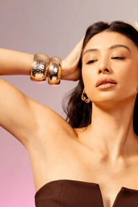 Bracelete martelado largo Ouro 18k