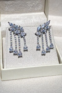 Brinco Earcuff Zircônias Franjas Ródio Branco