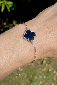 Pulseira Trevo Onix M Prata 925 no Ródio Branco