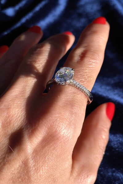 Foto Anel Solitátio Oval Moissanite 7x9 MM Prata 925 Ródio Branco
