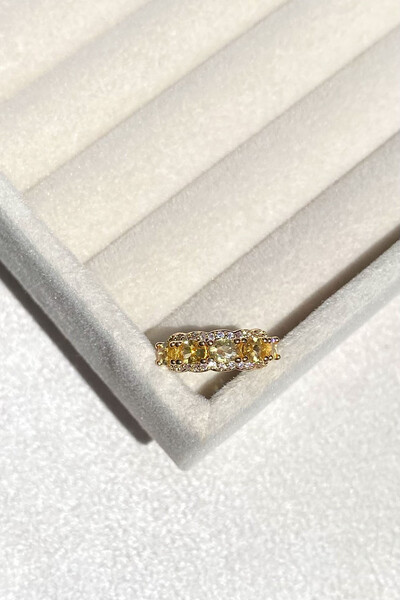 FotoFake Piercing Zircônias Yellow Fancy Dourado