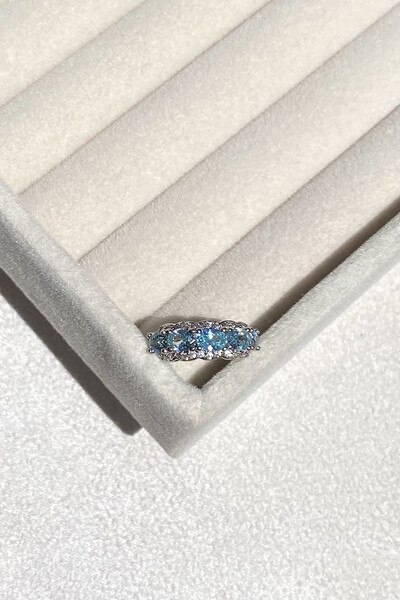 Foto Fake Piercing Zircônias Ovais Aqua Ródio Branco