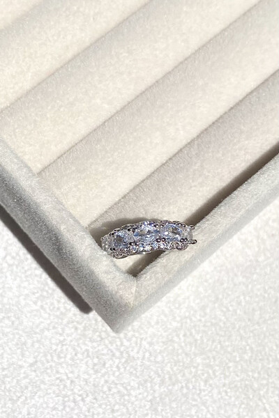 Foto Fake Piercing Zircônias Ovais Cristal Ródio Branco