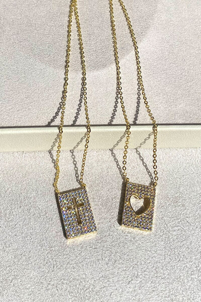 Foto Colar Escapulário Pingentes Cruz e Coração Zircônias Ouro 18k
