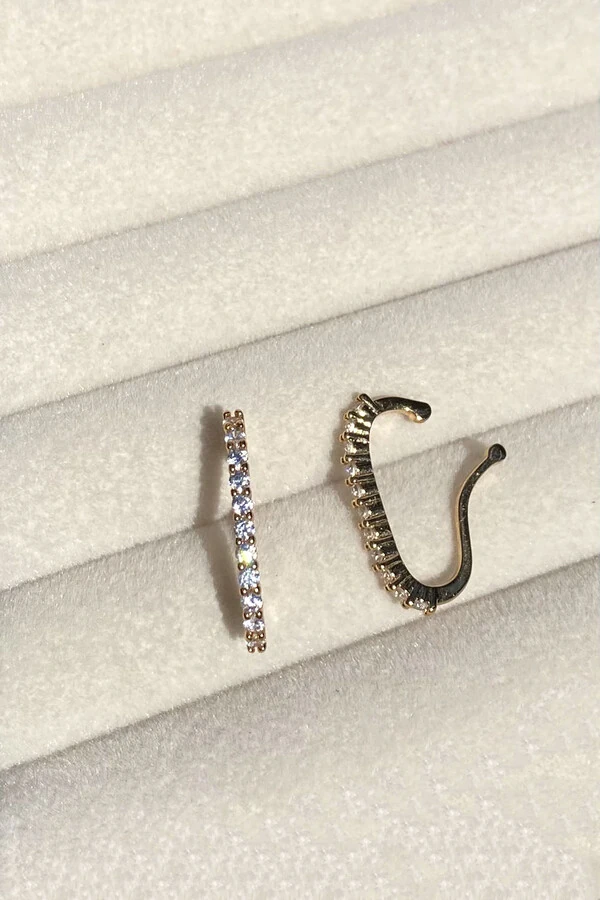 Fake Piercing Earhook Zircônias Dourado