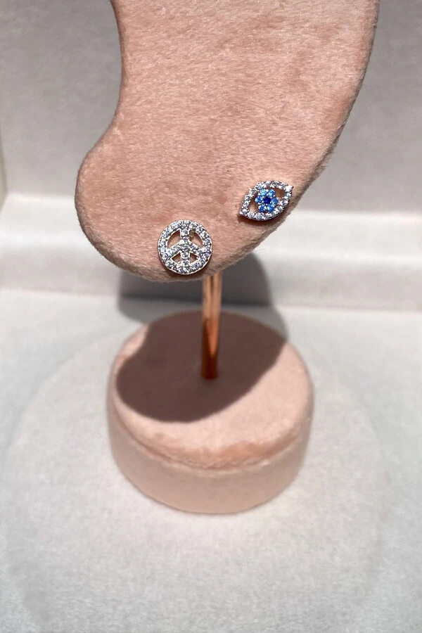 Brinco Paz e Amor Zircônias Prata 925