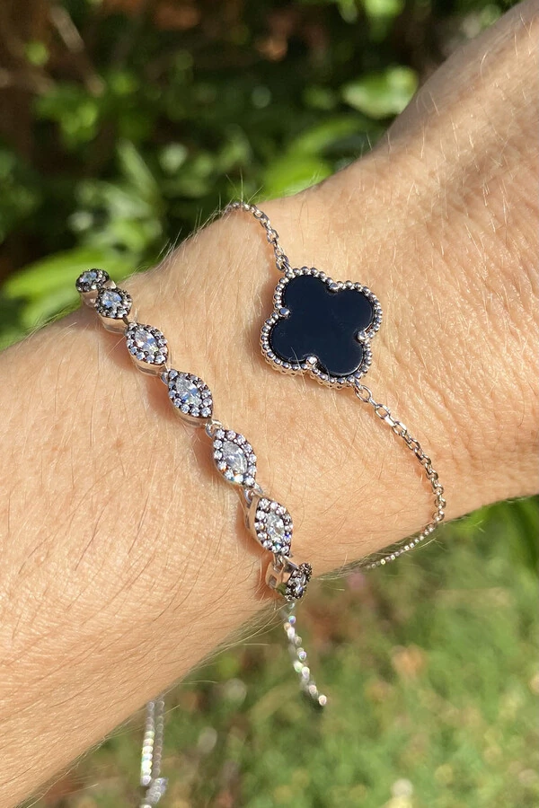 Pulseira Trevo Onix M Prata 925 no Ródio Branco