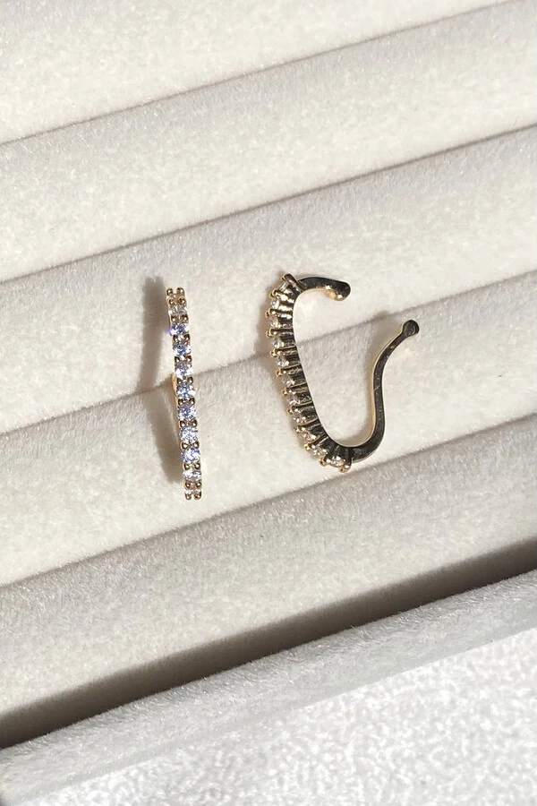 Fake Piercing Earhook Zircônias Dourado