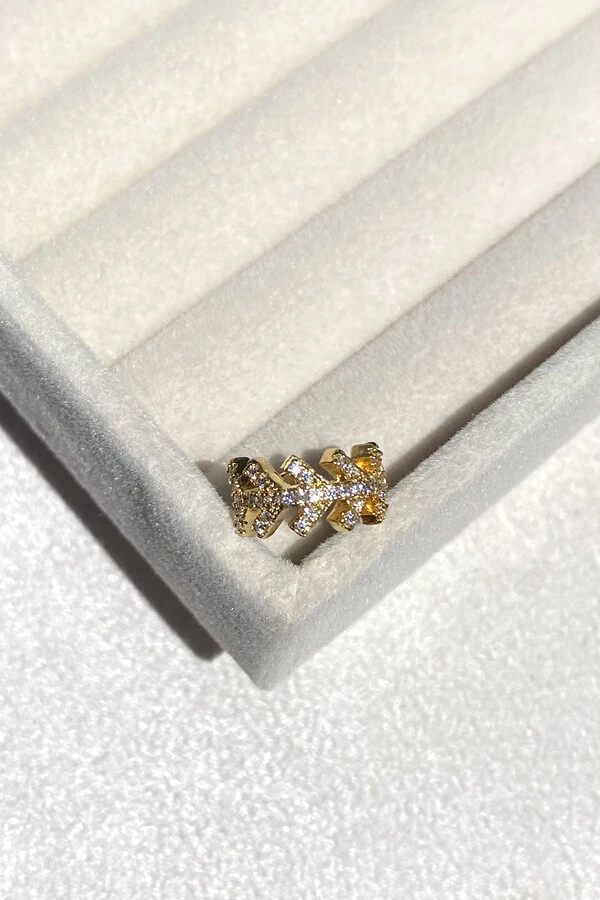 Fake Piercing Seta Zircônias Dourado