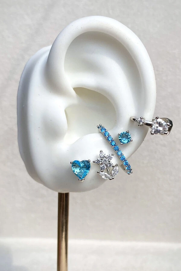 Fake Piercing Earhook Zircônias Azuis Ródio Branco