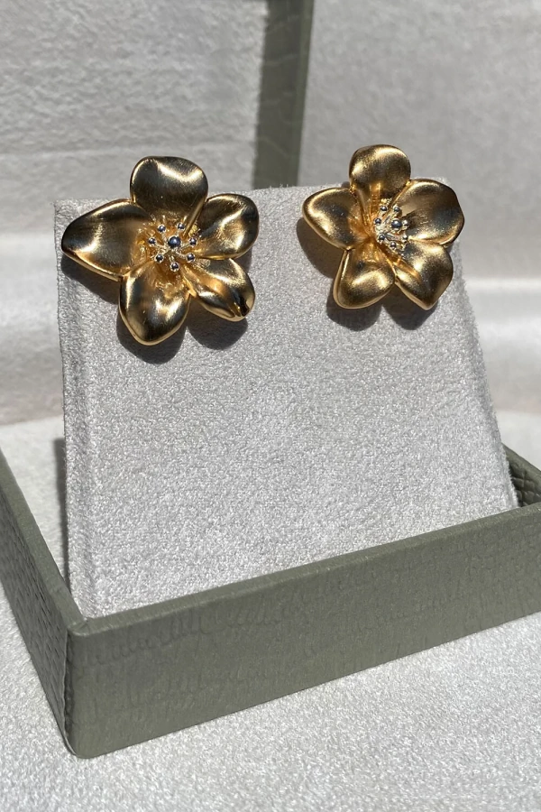 Brinco Flor Fosca M Ouro 18k