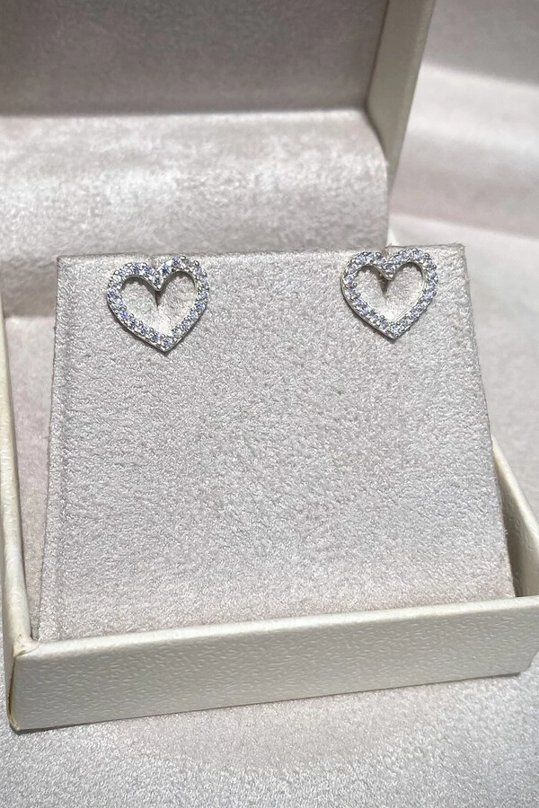 Brinco Coração Vazado Zircônias Prata 925