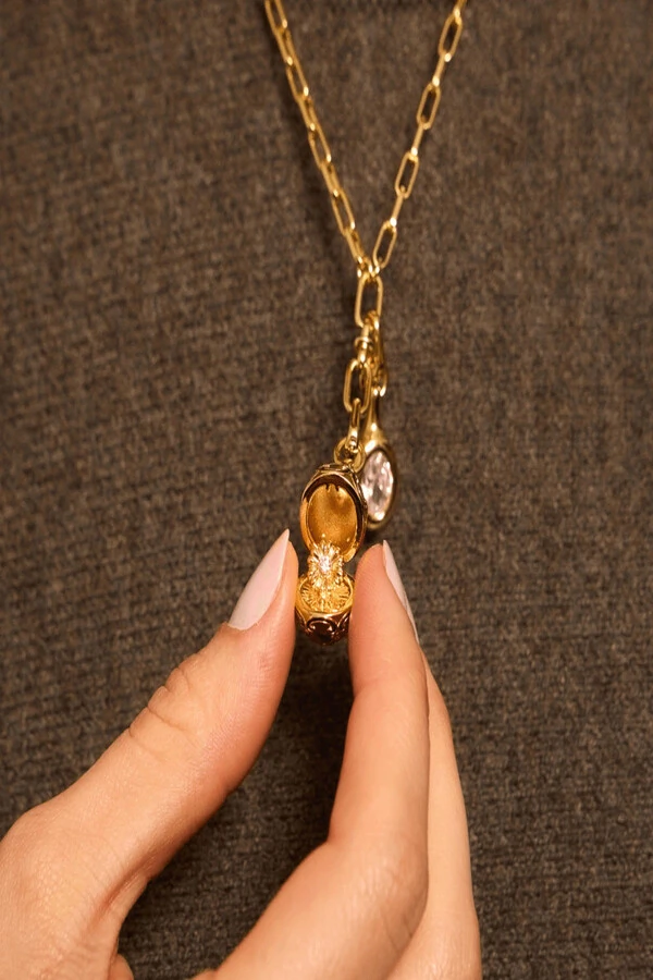 Colar Cartier pIngentes na ponta banhado no ouro 18k