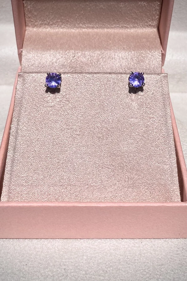 Brinco Ponto luz 5MM Lavanda Zircônia Ródio Branco