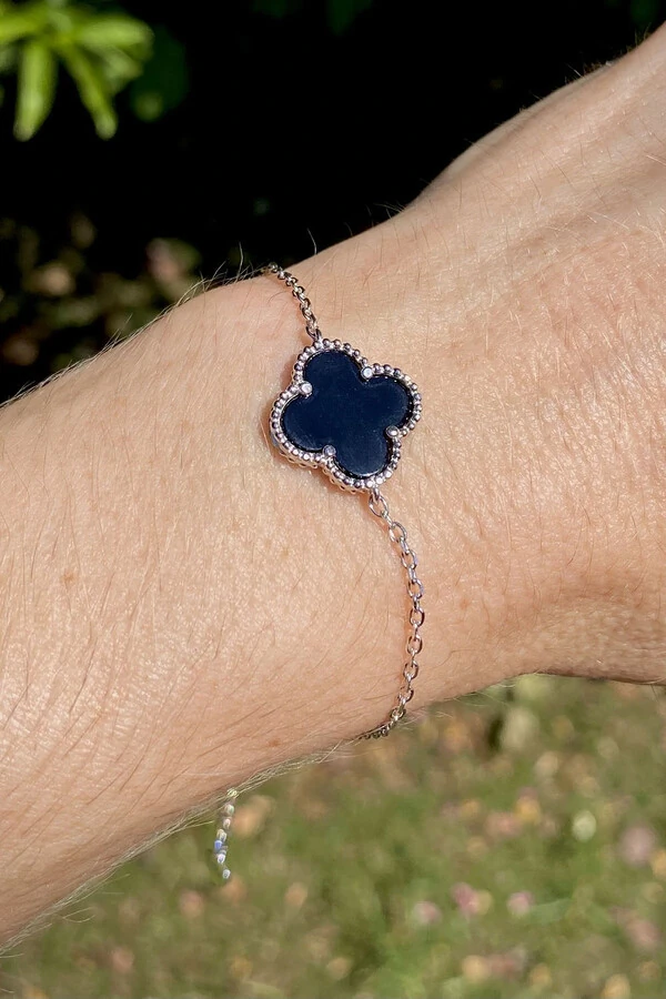 Pulseira Trevo Onix M Prata 925 no Ródio Branco