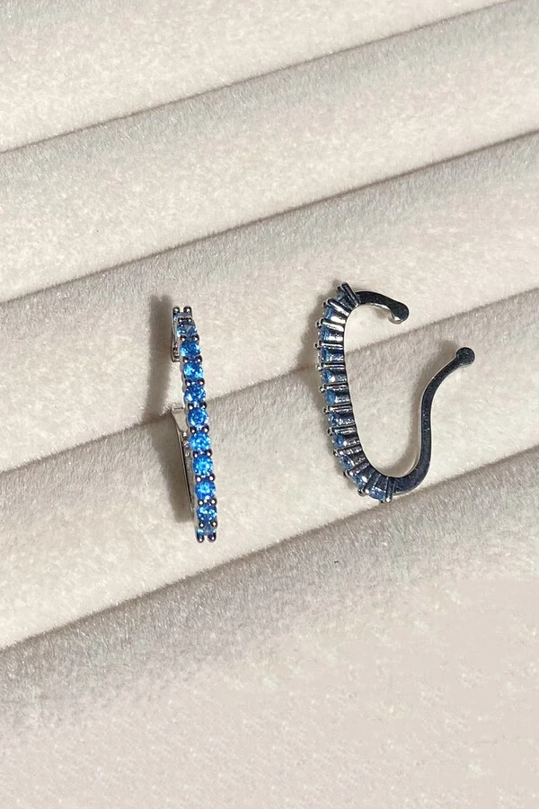 Fake Piercing Earhook Zircônias Azuis Ródio Branco