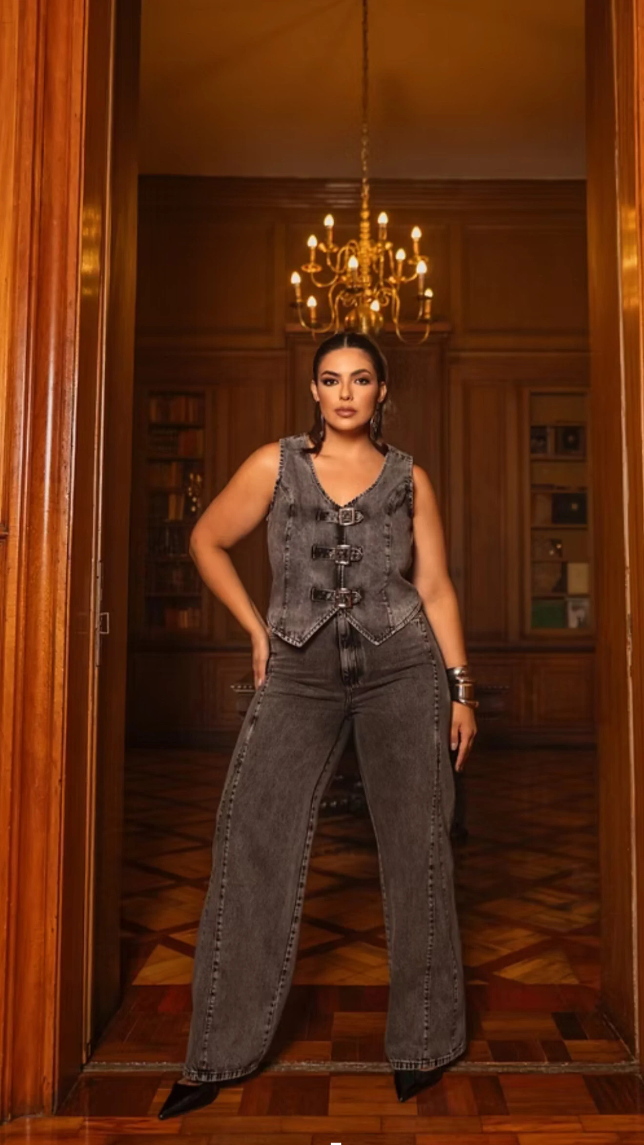 FotoPre venda colete jeans extonado fivelas divas