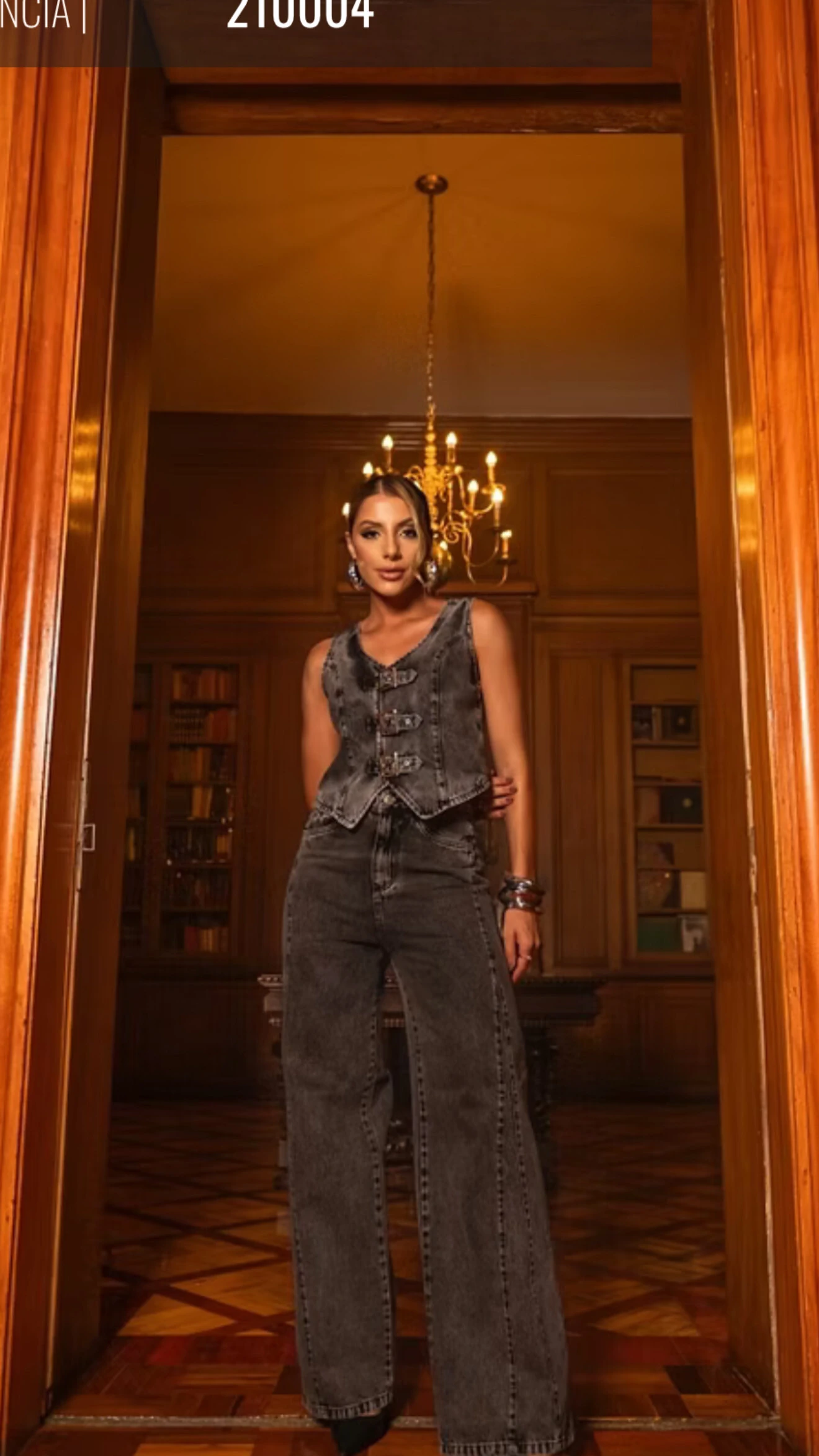 FotoPre venda colete jeans extonado fivelas divas