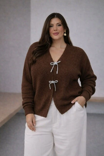 Fotocasaqueto chiquinha broche strass planet