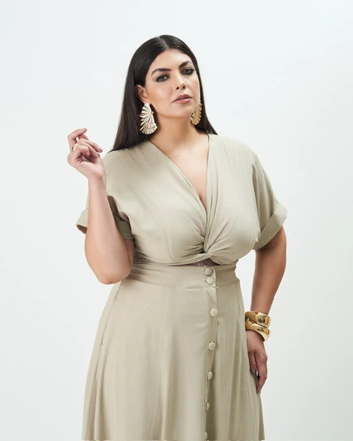 Fotoconjunto cropped nozinho + saia evase midi quebela