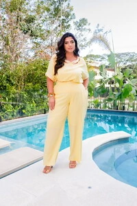 conjunto blusa e calca com detalhe cut out com cordao predil