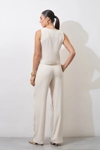 calca may com fivela dourada no cos kayla