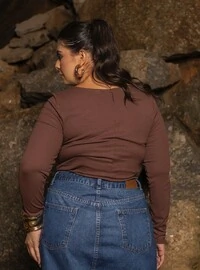 pre venda blusa detalhe aro v decote canelado ribana season divas