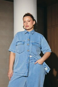 Camisa jeans over dois bolsos izzat