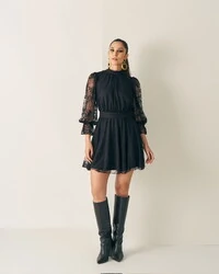 vestido renda core quebela