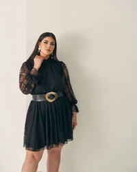 vestido renda core quebela