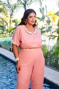 conjunto blusa e calca com detalhe cut out com cordao predil