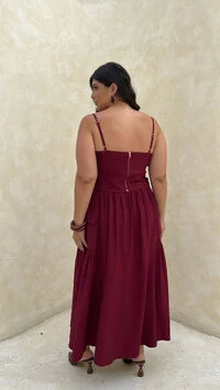 conjunto belina cropped alca e saia midi com bolso cargo hotpink