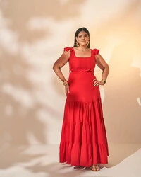 vestido longo com manga babado e cut out abaixo do busto quebela