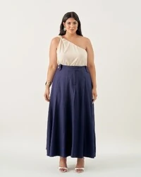 blusa um ombro fivela dourada quebela